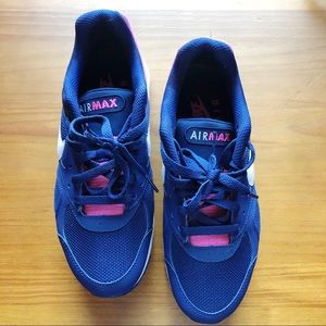 Nike Air Max IVO Sneakers